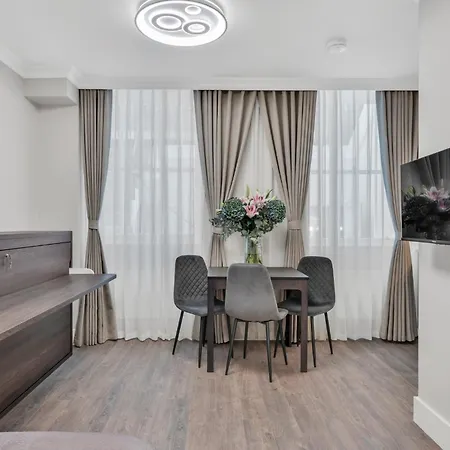 Cleveland Residences Bloomsbury Apartment *