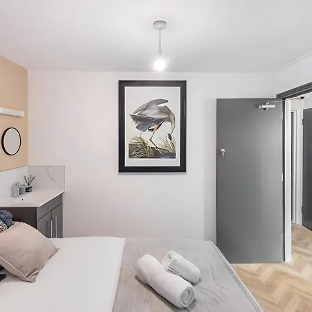 8br Gem In Prime Location Perfect For Group London