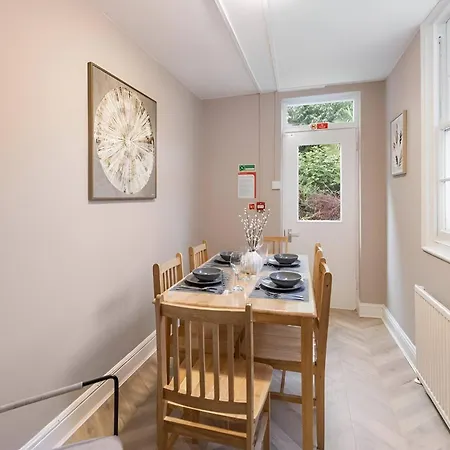 8br Gem In Prime Location Perfect For Group Apartment *