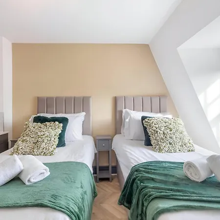 8br Gem In Prime Location Perfect For Group