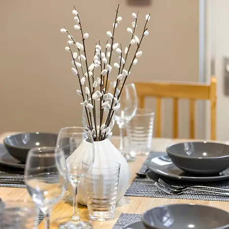 8br Gem In Prime Location Perfect For Group *