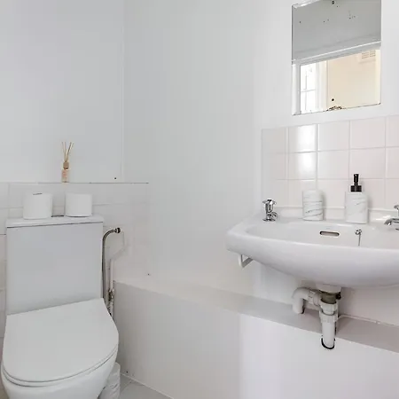 8br Gem In Prime Location Perfect For Group