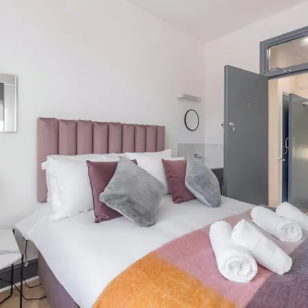 8br Gem In Prime Location Perfect For Group Apartment