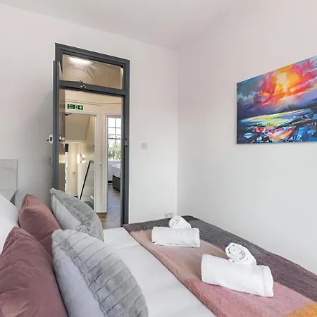 8br Gem In Prime Location Perfect For Group Apartment *