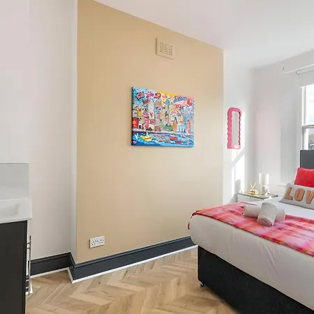 8br Gem In Prime Location Perfect For Group *