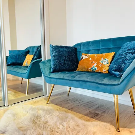Apartment Luxury With Stunning Views In Prime Location - Perfect For Business Or Leisure