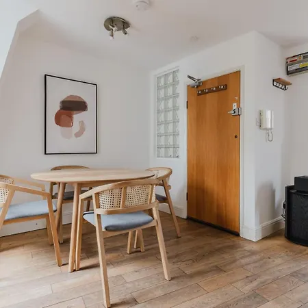 Blueground Farringdon Washer Ac Furnished Lon-575 London