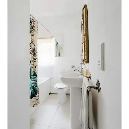 Homestay Double Next To The Famous Portobello Market *