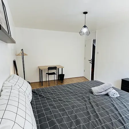 1 Double In 4 Bed Flatshare Homestay