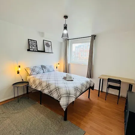 1 Double In 4 Bed Flatshare Homestay