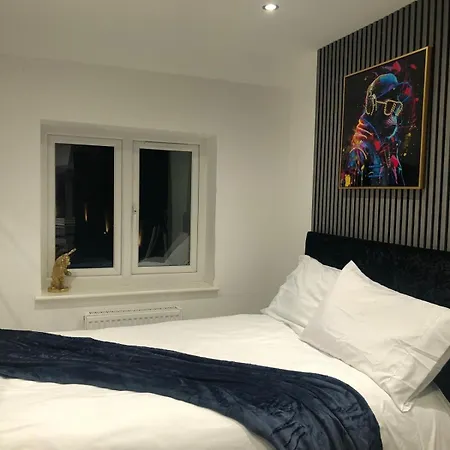 Luxury 4 Bed Retreat With Hot Tub *