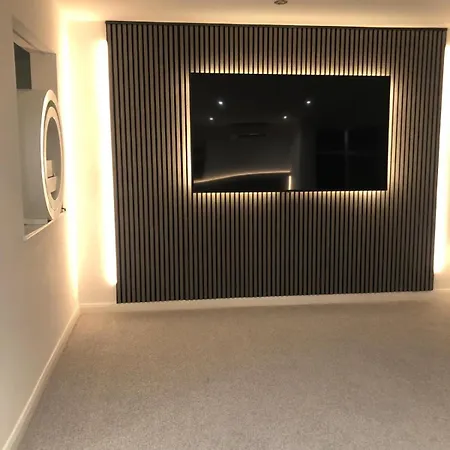 Luxury 4 Bed Retreat With Hot Tub Holiday home