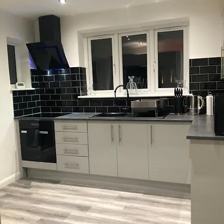 Luxury 4 Bed Retreat With Hot Tub Holiday home *