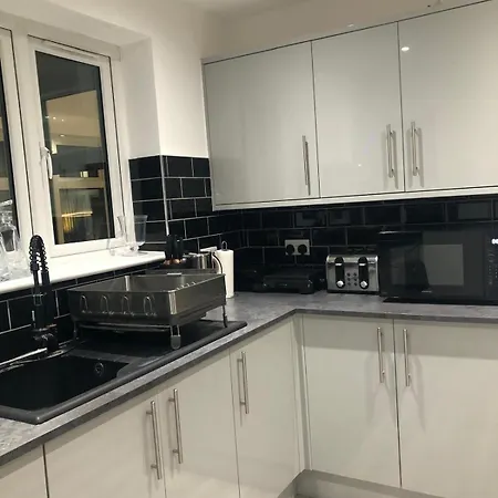 Luxury 4 Bed Retreat With Hot Tub Holiday home