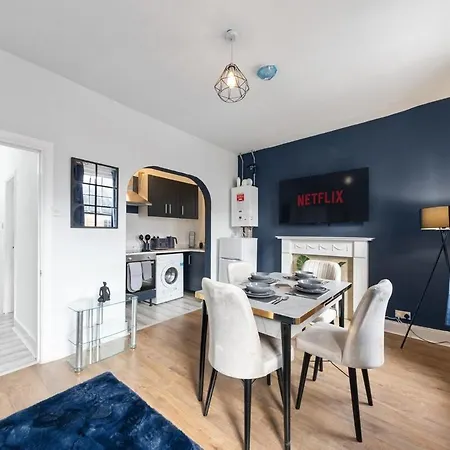 Sleep 6 Close To Centre Holiday home London