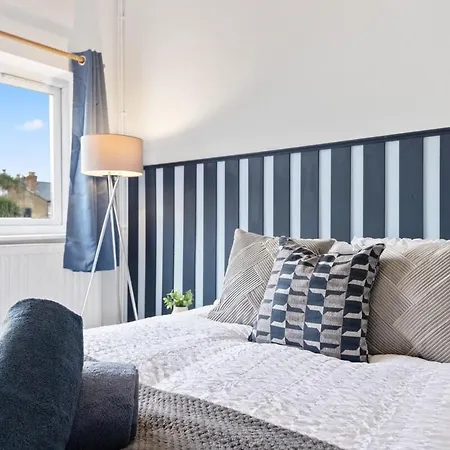Sleep 6 Close To Centre Holiday home
