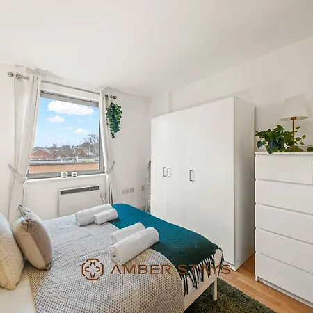 Apartment Modern 2 Bed In Greenwich, Perfect For Business & Contractors With Free Parking *