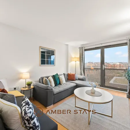 Apartment Modern 2 Bed In Greenwich, Perfect For Business & Contractors With Free Parking
