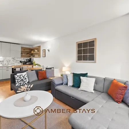 Apartment Modern 2 Bed In Greenwich, Perfect For Business & Contractors With Free Parking *