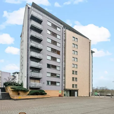 Modern 2 Bed In Greenwich, Perfect For Business & Contractors With Free Parking *