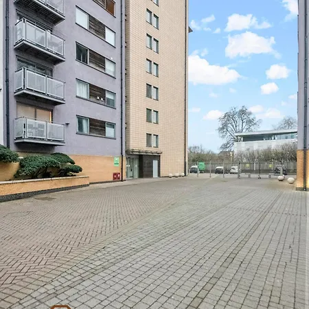 Modern 2 Bed In Greenwich, Perfect For Business & Contractors With Free Parking Apartment London