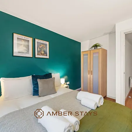 Modern 2 Bed In Greenwich, Perfect For Business & Contractors With Free Parking *