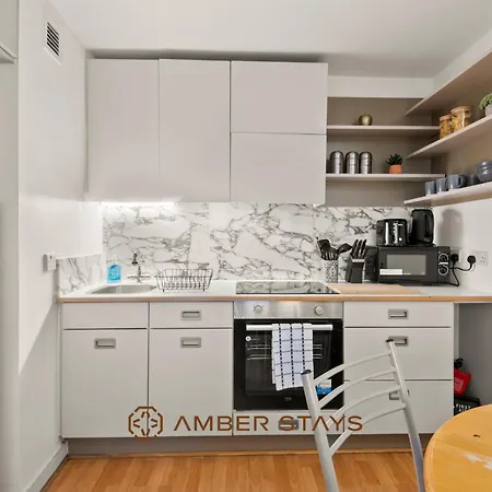 Modern 2 Bed In Greenwich, Perfect For Business & Contractors With Free Parking London