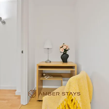 Modern 2 Bed In Greenwich, Perfect For Business & Contractors With Free Parking London