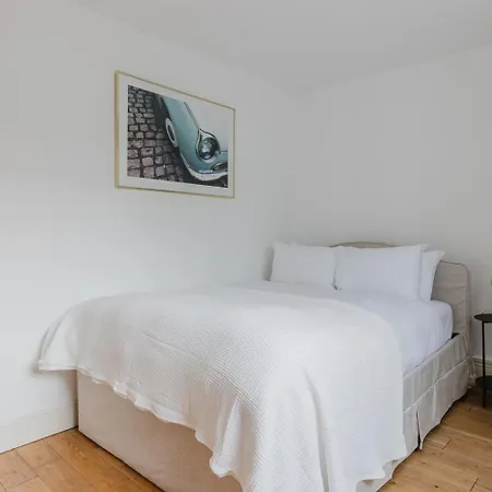 Blueground Farringdon Washer Ac Furnished Lon-575 London