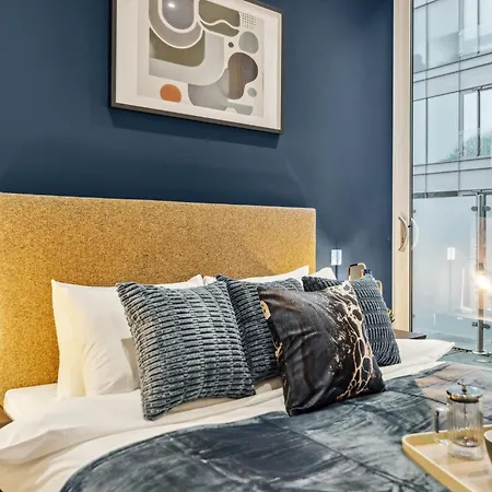 Luxury With Cinema Room, Gym, Parking And Game * Brentford