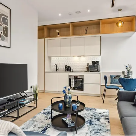 Luxury With Cinema Room, Gym, Parking And Game Apartment