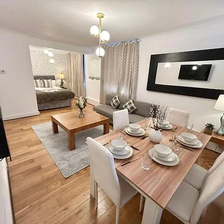 Marble Arch Beautiful Family * London