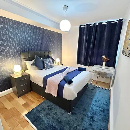 Marble Arch Beautiful Family * London