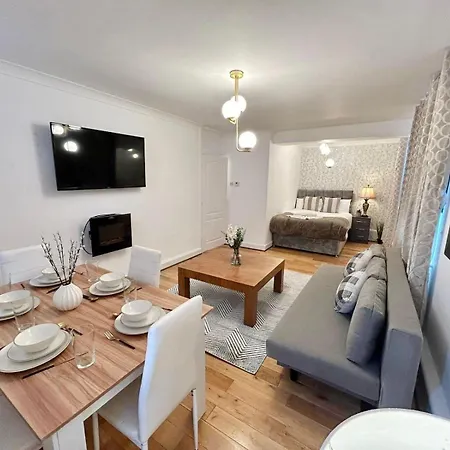 Marble Arch Beautiful Family Apartment London