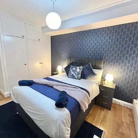 Marble Arch Beautiful Family * London