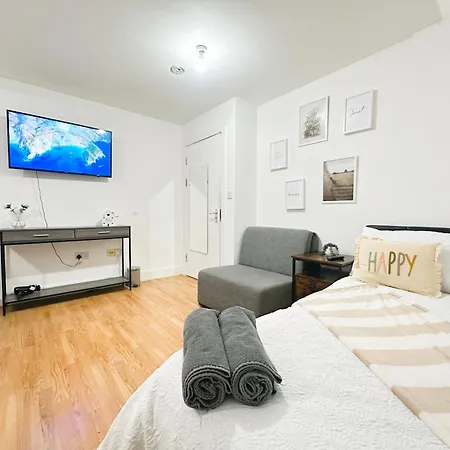Wembley Stadium Rooms, 12mins Homestay