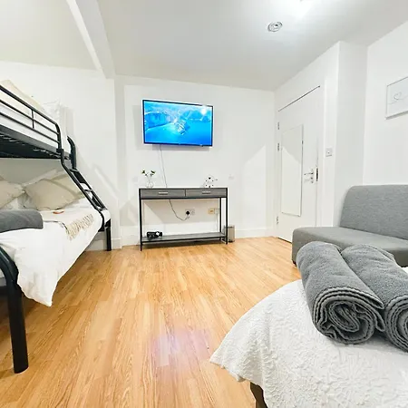 Wembley Stadium Rooms, 12mins Homestay