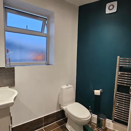 Airport 4 U Holiday home London