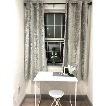 4 Bedrooms Flat In London