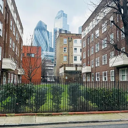 Apartment Flat In Aldgate East, *