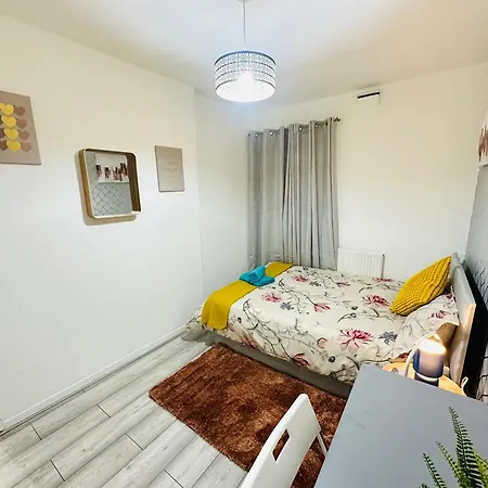 Flat In Aldgate East, *