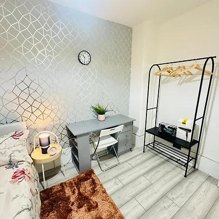 Flat In Aldgate East, * London