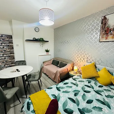 Flat In Aldgate East, Apartment London