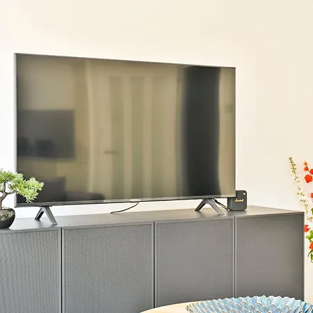 Farringdon Comfortable 3 Bed