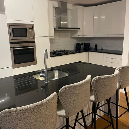 3 Bedroom In Chelsea Apartment London