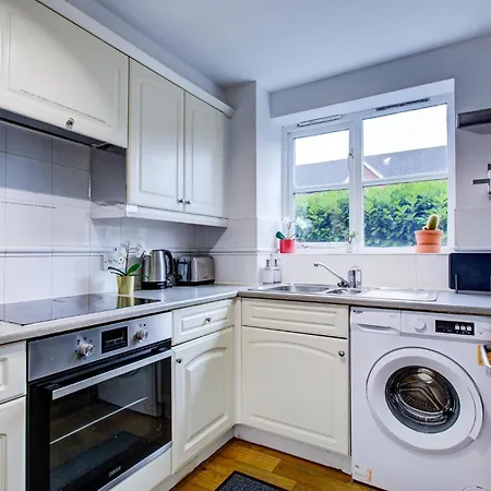 Apartment Spacious 2-bed Family With Pets Welcome London