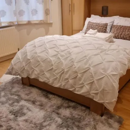 Cosy Bedroom Near Airport Homestay *