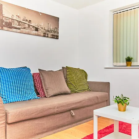Emerald A Star Proximity Apartment