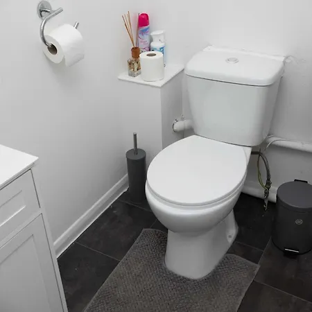 Emerald A Star Proximity Apartment London