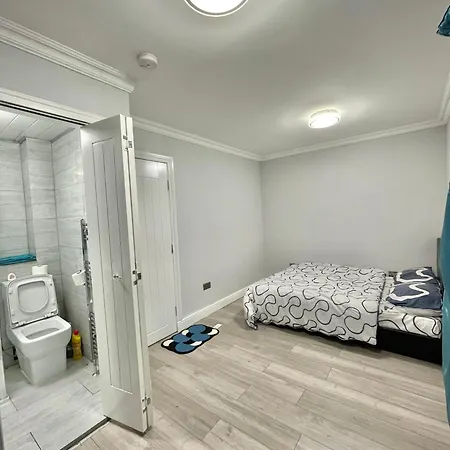 Comfy Ensuite In Colindale Homestay *